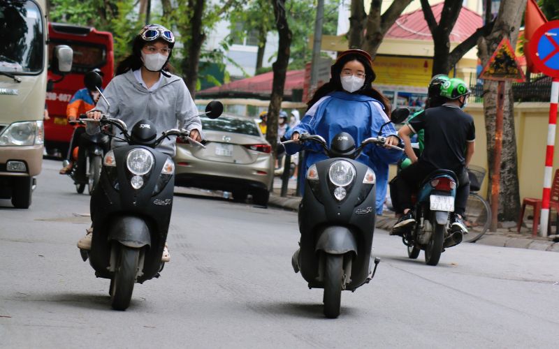 Học sinh cấp 3 có được phép đi xe máy không?